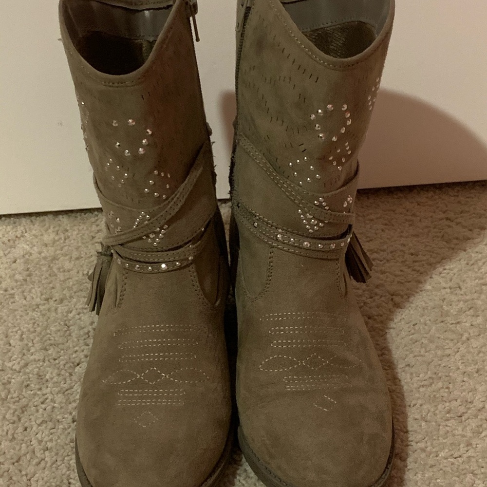 Woman’s Sparkly Cowgirl Boots